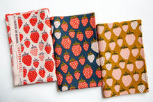 Load image into Gallery viewer, Under the Apple Tree CANVAS Queen of Berries Bundle, Loes Van Oosten, LV500