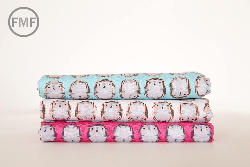 Suzy's Minis 2 Hedgehogs in White, Suzy Ultman, Robert Kaufman Fabrics, 100% Cotton Fabric, ASD-17218-1 WHITE