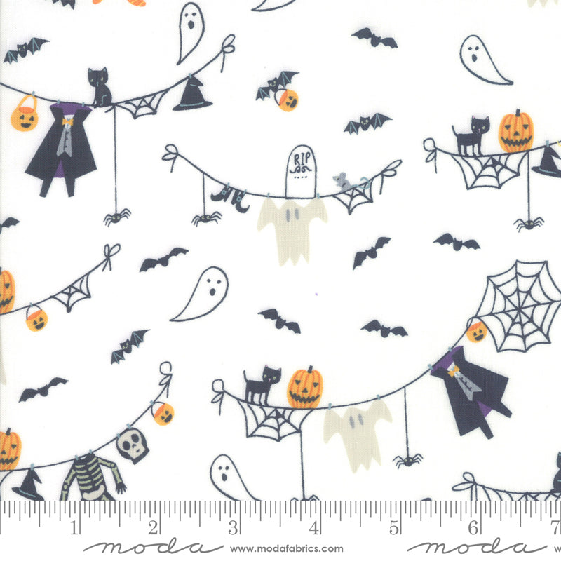 Ghouls and Goodies Creepy Clothesline Bundle, 4 Pieces, Stacy Iest Hsu, 20681