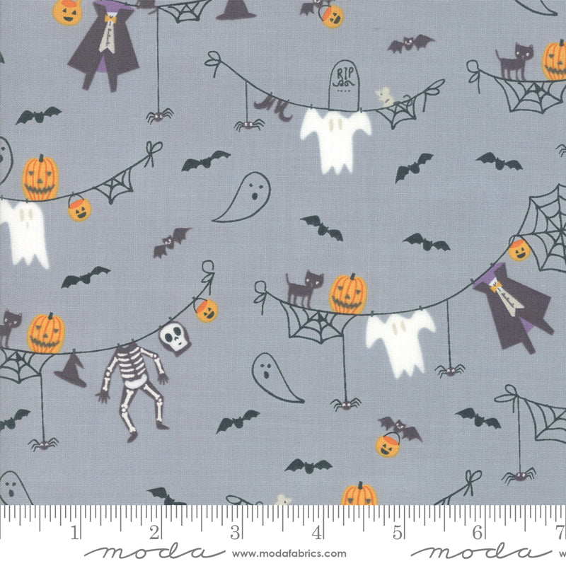 Ghouls and Goodies Creepy Clothesline Bundle, 4 Pieces, Stacy Iest Hsu, 20681