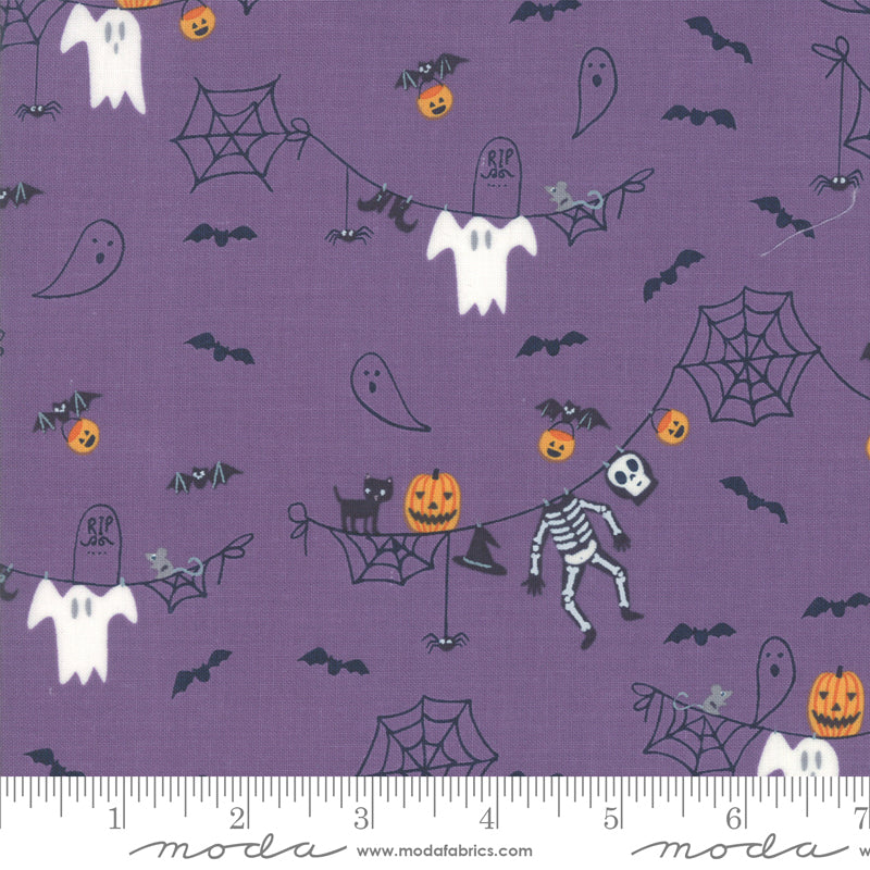 Ghouls and Goodies Creepy Clothesline Bundle, 4 Pieces, Stacy Iest Hsu, 20681