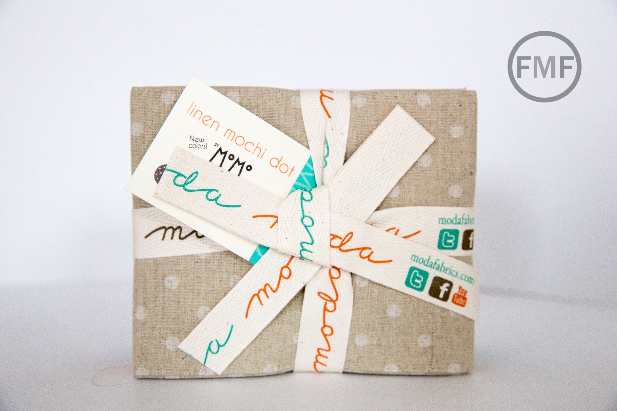 Linen Mochi Dots New Colors Fat Quarter Bundle, MoMo, Linen and Cotton Blend, 32910ABN